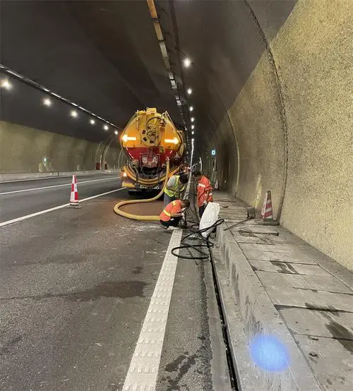 张掖隧道排水渠清淤